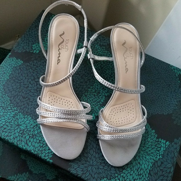 Touch of Nina Silver Strappy Dress Heels sz 6.5 - Picture 2 of 4